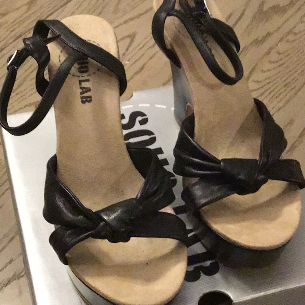 Women’s Shoes.